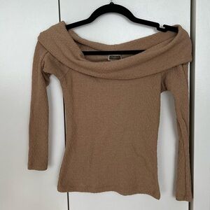 Off-the-shoulder top